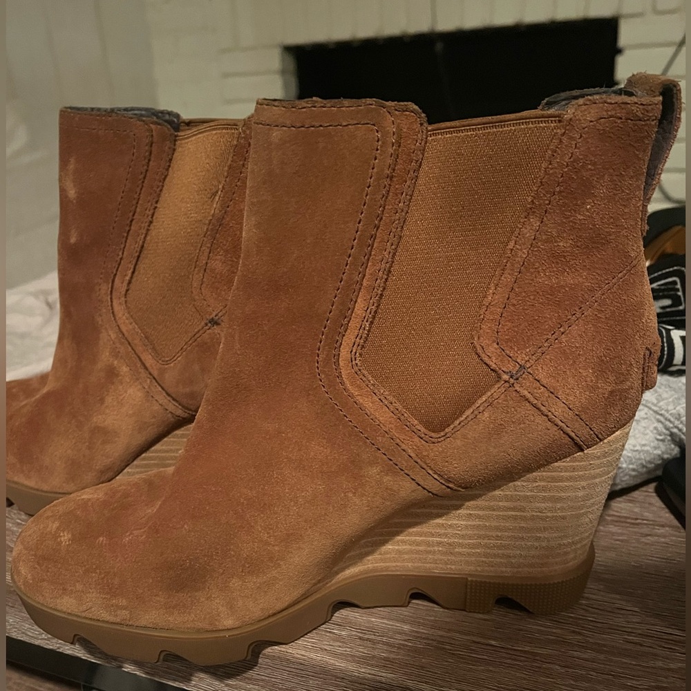 Sorel Women’s Wedged Boots Worn Once still have box